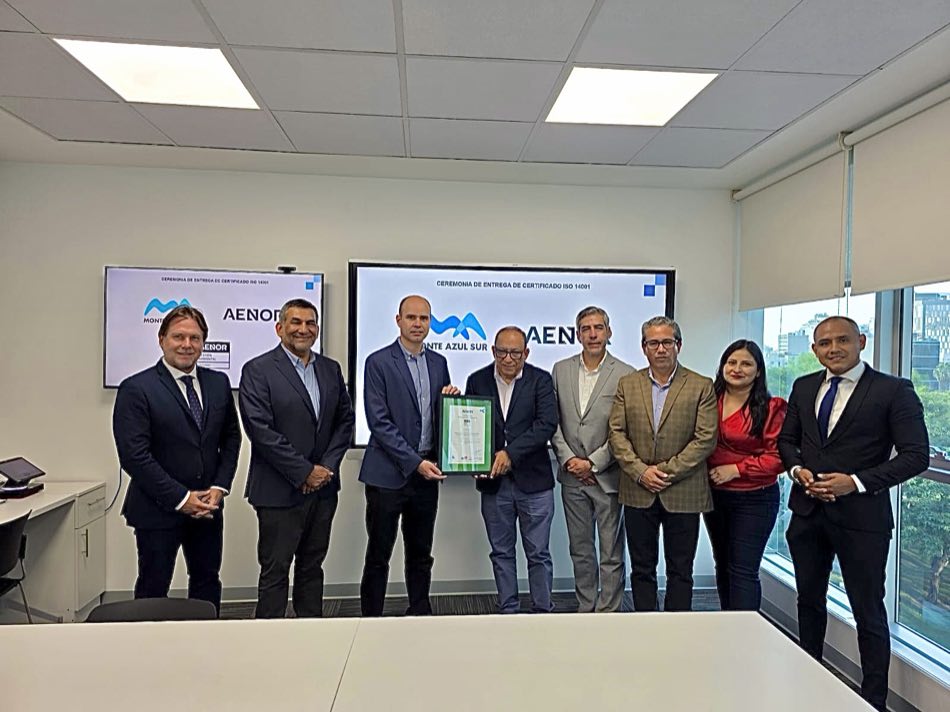 Ceremonia de entrega de un certificado ISO 14001